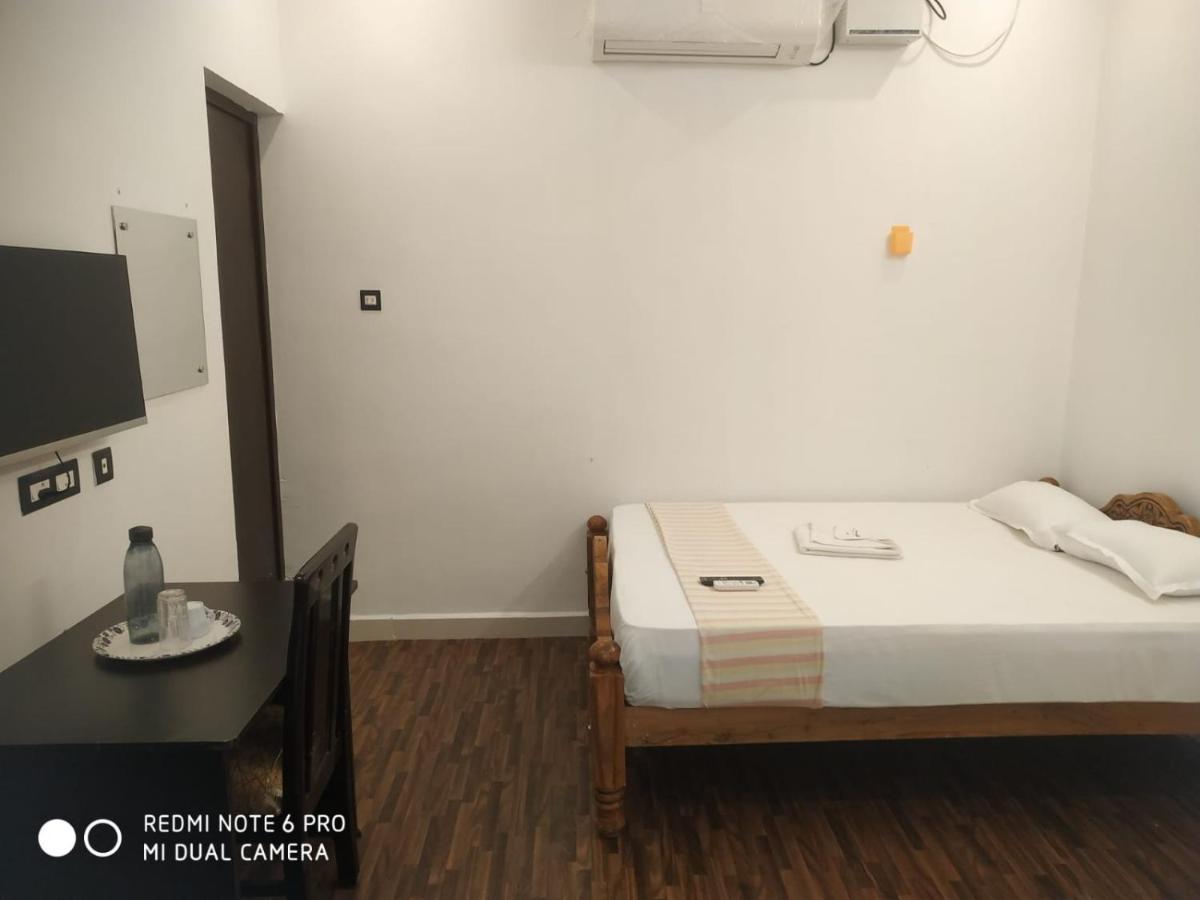 Bluemoon Homestay ปอนดิเชอรี ภายนอก รูปภาพ