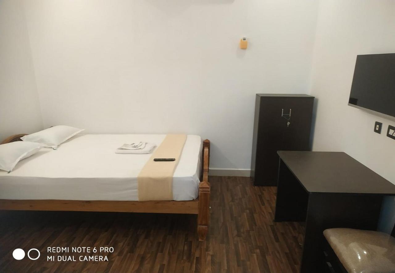Bluemoon Homestay ปอนดิเชอรี ภายนอก รูปภาพ