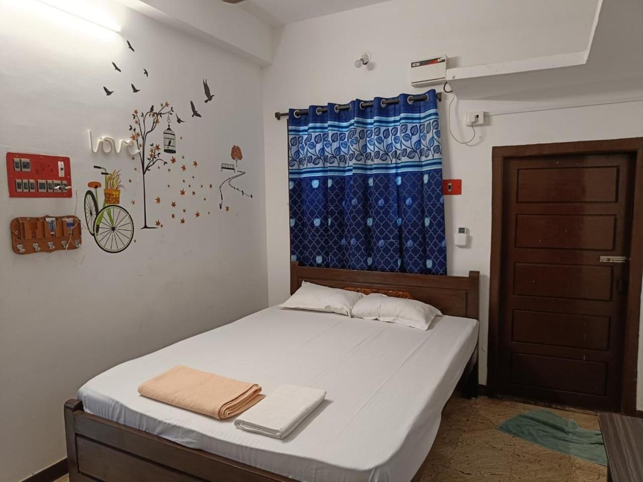 Bluemoon Homestay ปอนดิเชอรี ภายนอก รูปภาพ